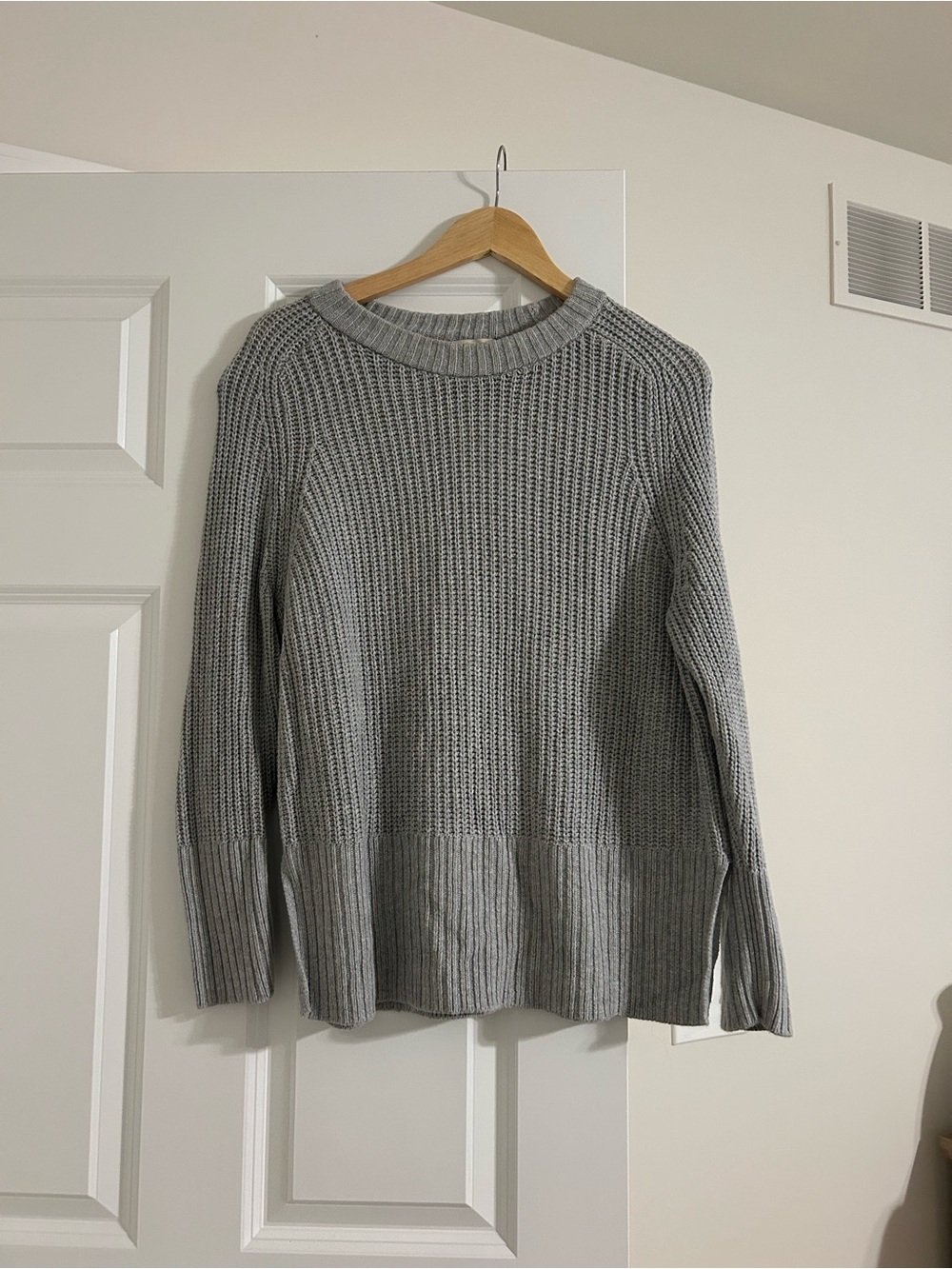 Express Women's Light Gray Crewneck Sweater
